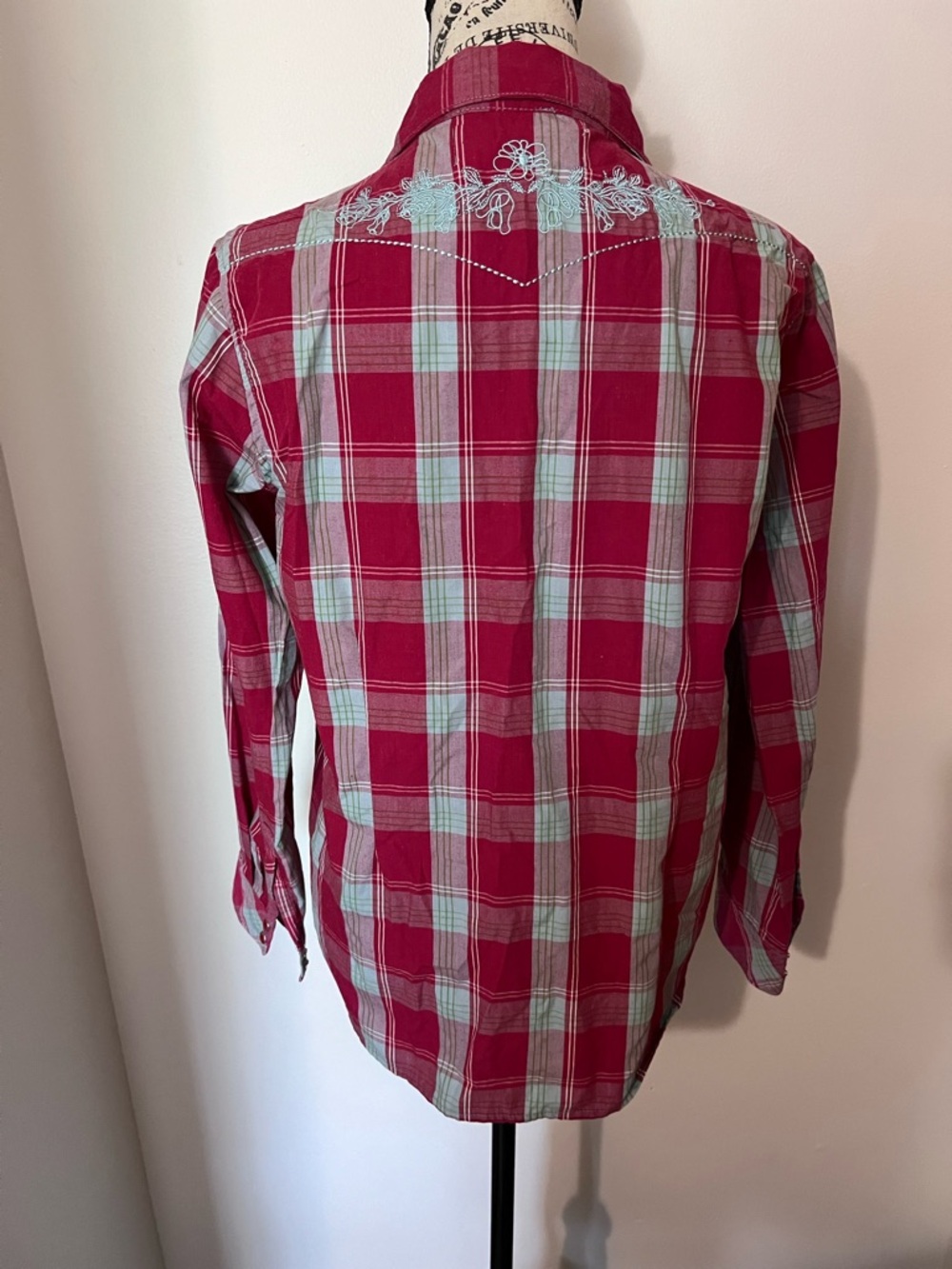 Bit & Bridle Western Pearl Snap Shirt Embroidered Plaid Magenta Blue Medium - Picture 4 of 9